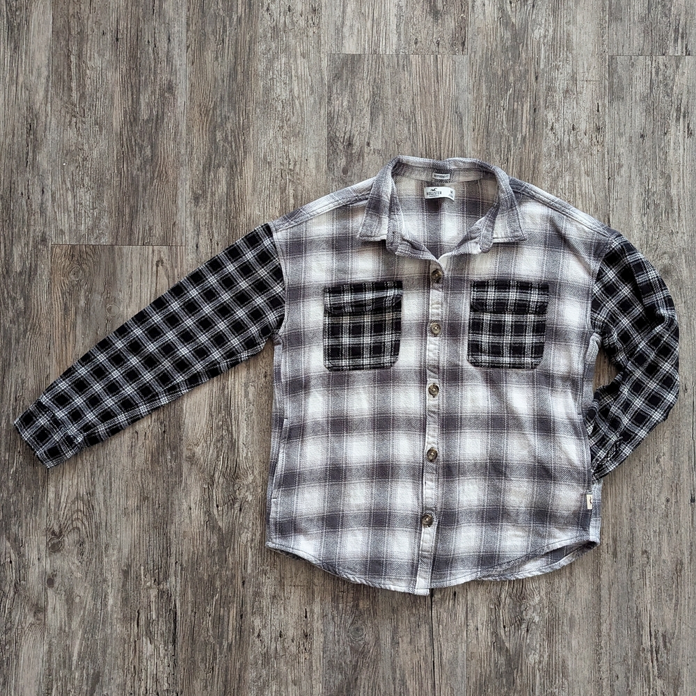 Hollister - Flannel Button Down Boyfriend Fit Grey Black White Plaid Women
